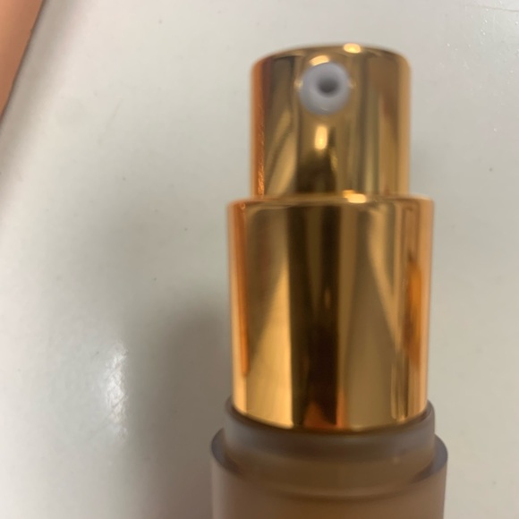 Yensa Super Serum Silk Foundation - Picture 2 of 8